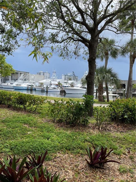 Santamaria Harbor 28-27 B - Residential