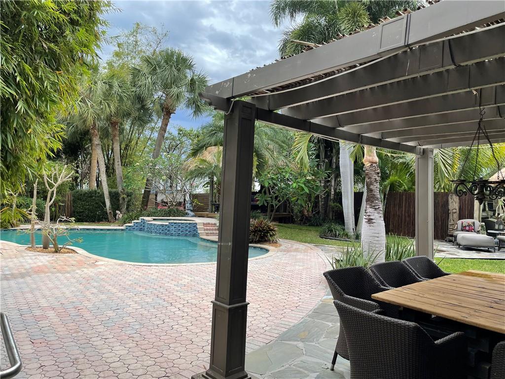 Santamaria Harbor 28-27 B - Residential