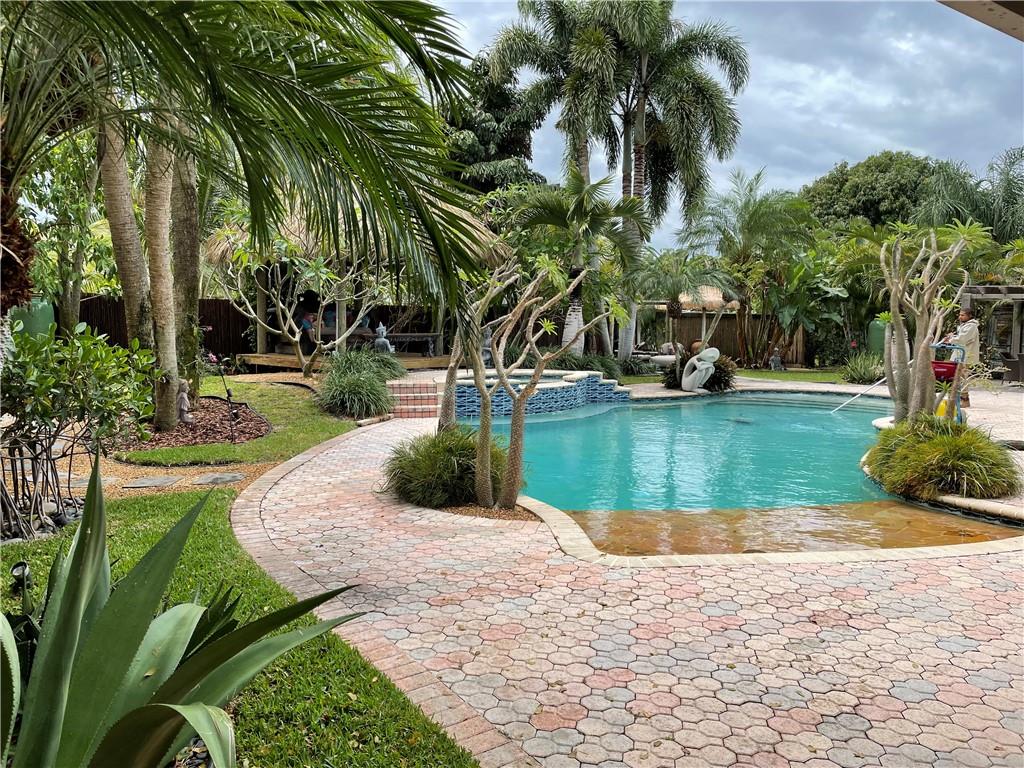 Santamaria Harbor 28-27 B - Residential