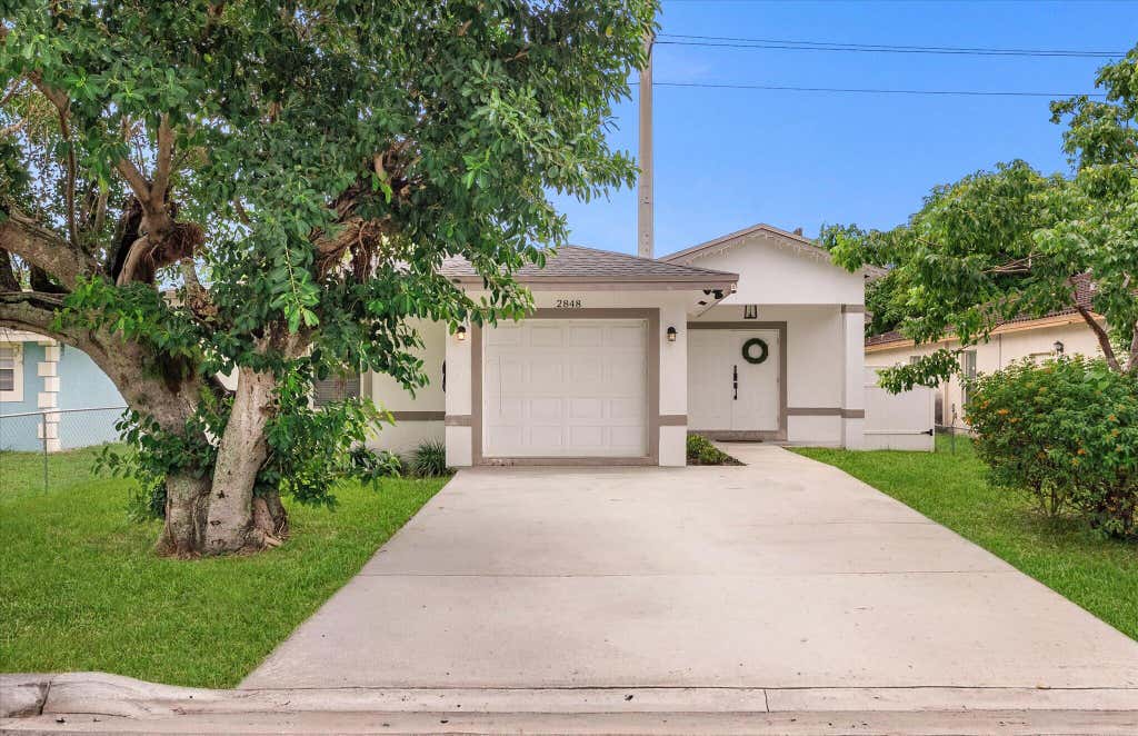 Photo of 2848 NW 9th Place, Fort Lauderdale, FL 33311 (MLS # B26062091)