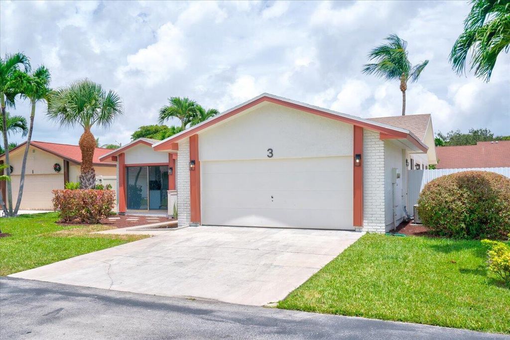 Photo of 3 Fawlkland Circle, Boynton Beach, FL 33426 (MLS # R11152820)