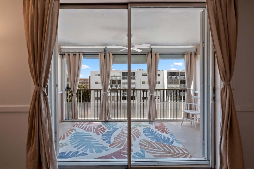 Photo of 620 NE 12th Avenue #602, Hallandale Beach, FL 33009 (MLS # B26062995)