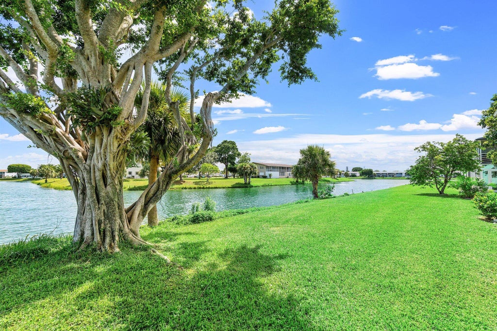 Photo of 354 Chatham R, West Palm Beach, FL 33417 (MLS # R11116395)
