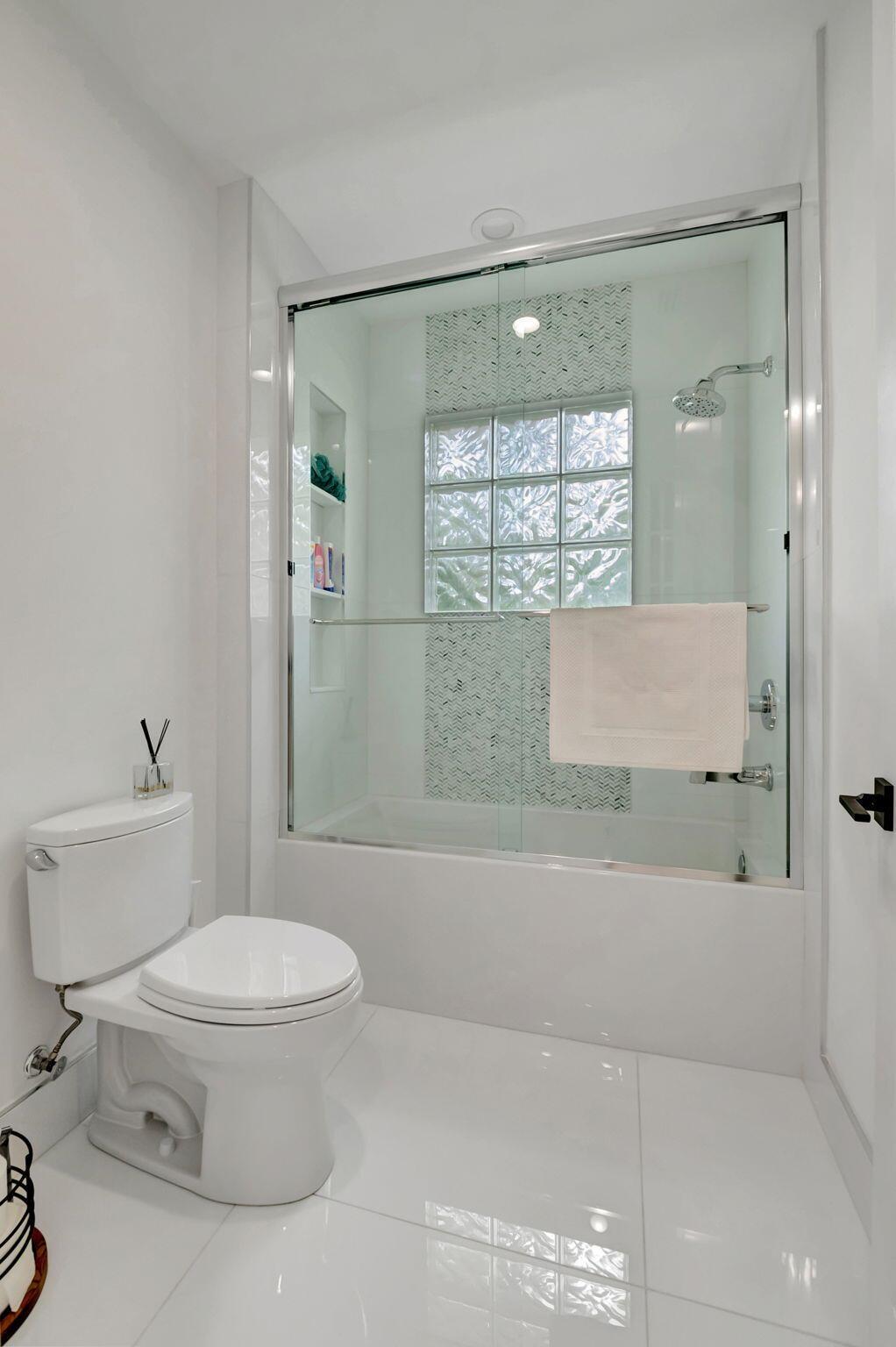 COVENTRY AT WOODFIELD COU - Residential