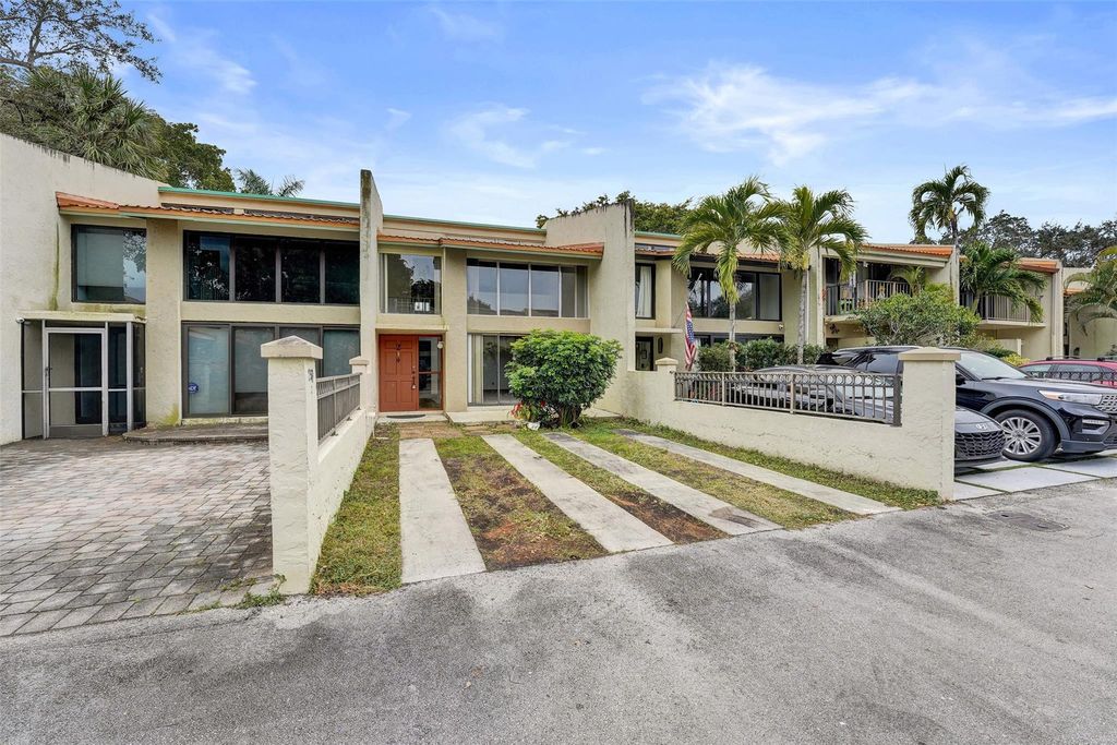 Photo of 750 E Coco Plum Circle #2, Plantation, FL 33324 (MLS # F10544964)