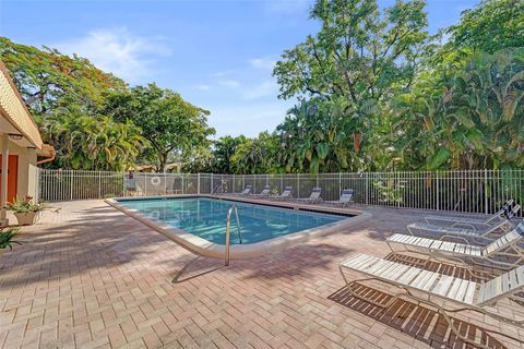 Tiny photo for 750 E Coco Plum Circle #2, Plantation, FL 33324 (MLS # F10544964)