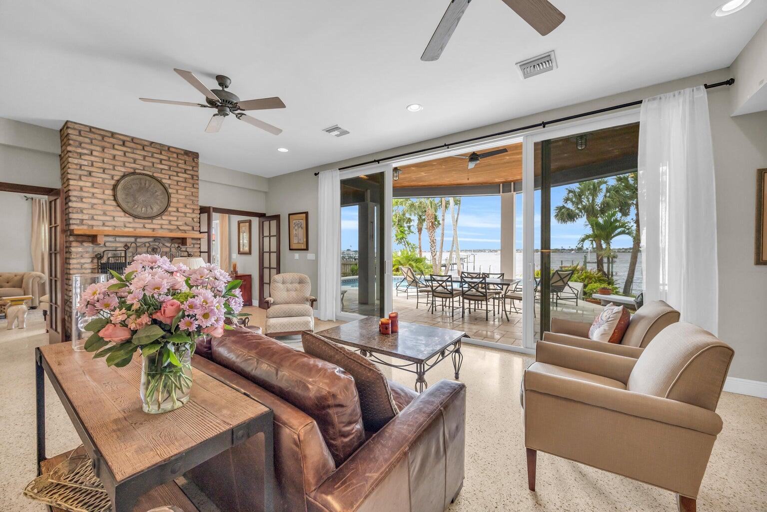 BAHAMA TERRACE - Residential