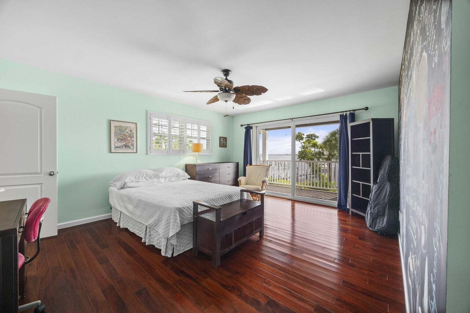 BAHAMA TERRACE - Residential