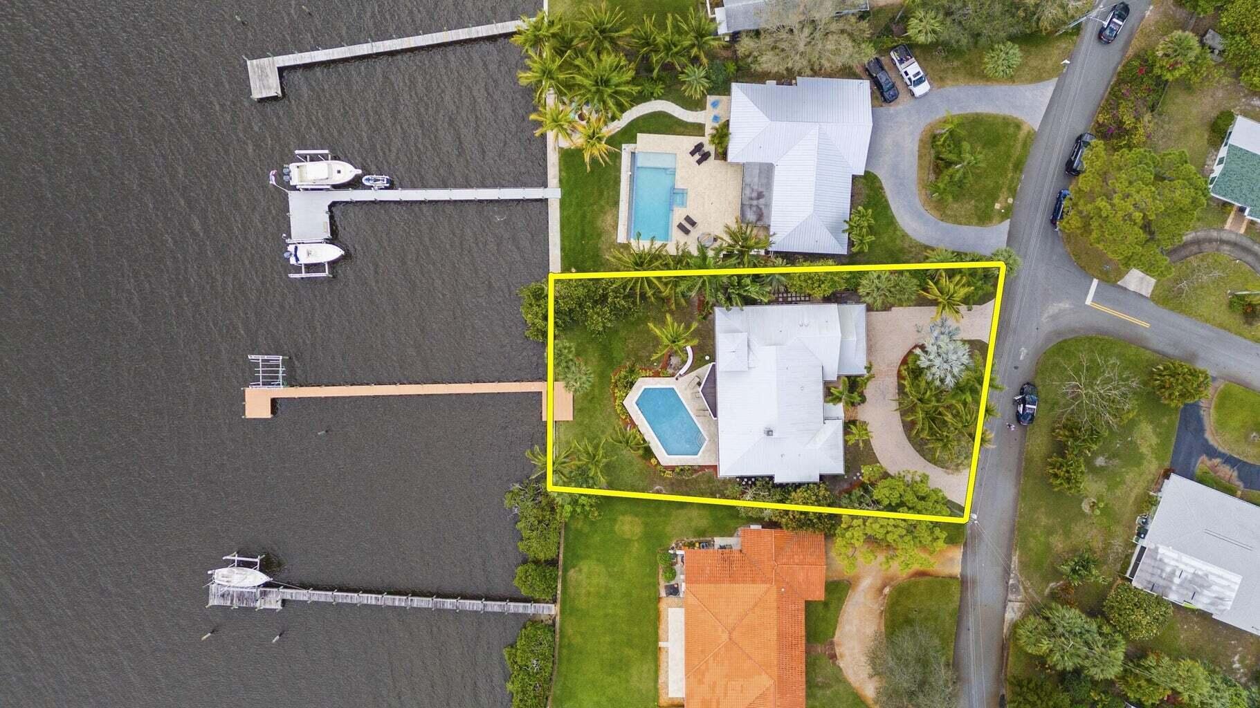 BAHAMA TERRACE - Residential