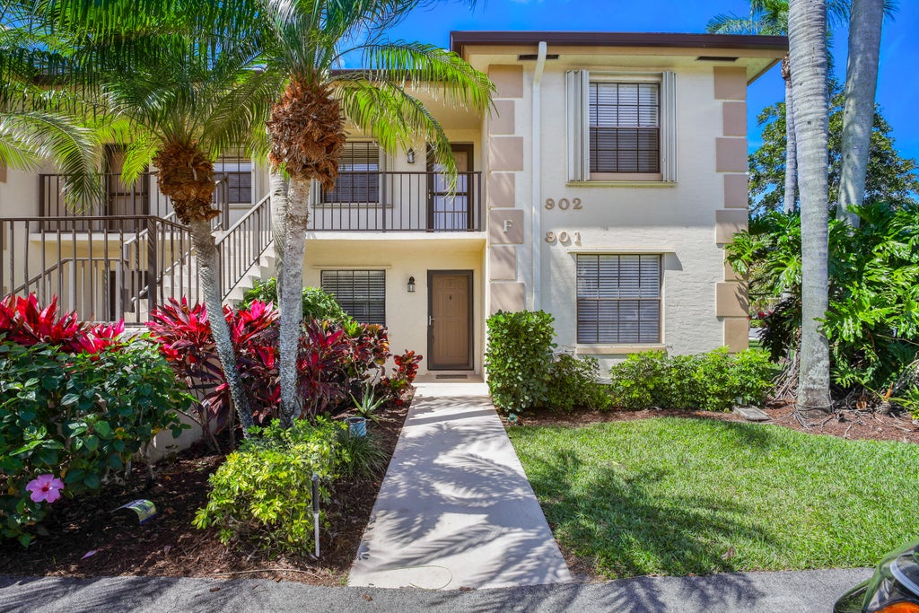 Photo of 901 Pinecrest Circle #F, Jupiter, FL 33458 (MLS # R10968245)