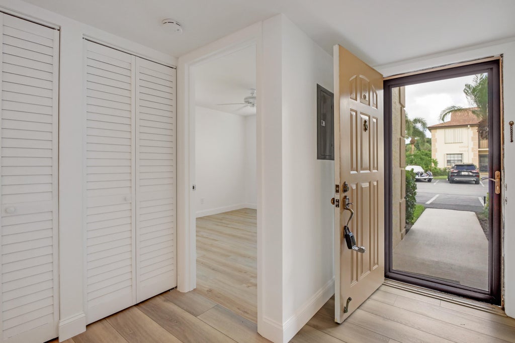 Photo of 901 Pinecrest Circle #F, Jupiter, FL 33458 (MLS # R10968245)