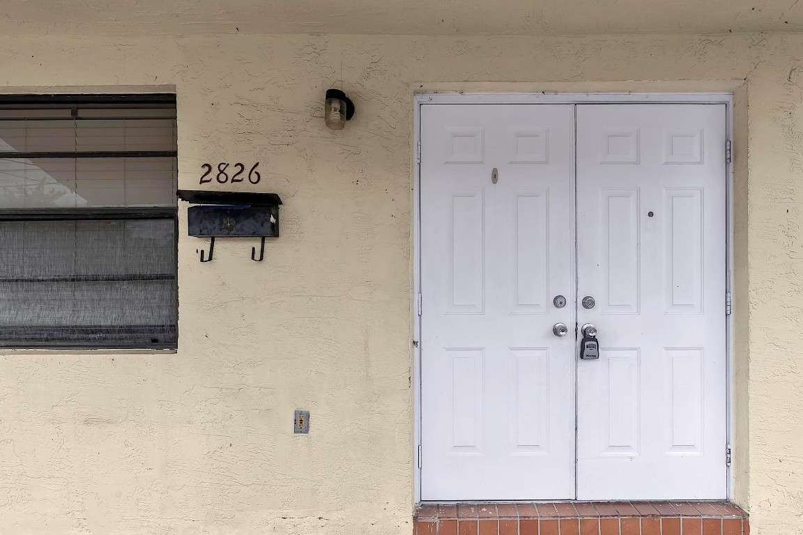 2826 SW 32nd Court