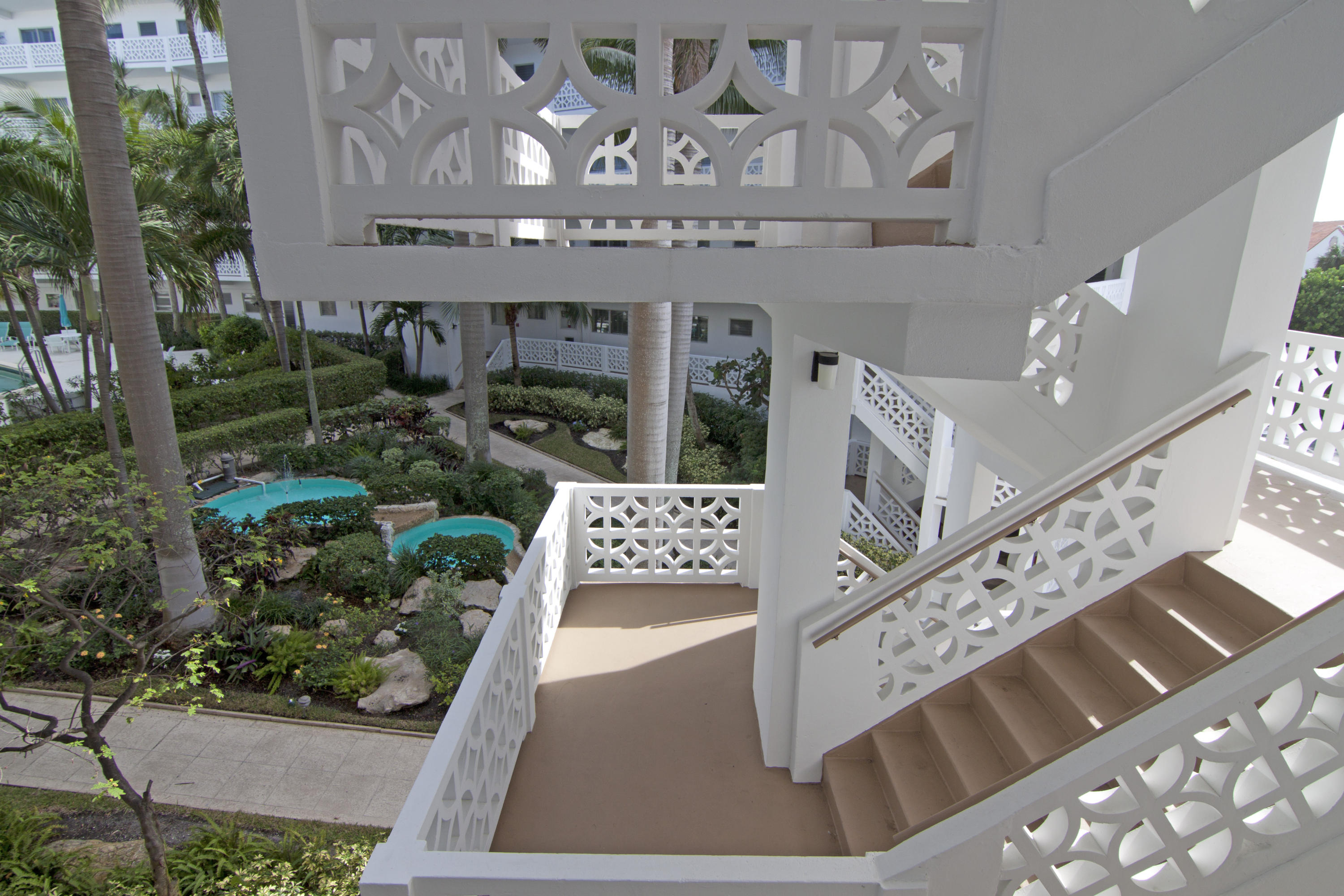 PALM WORTH INC - Residential Lease