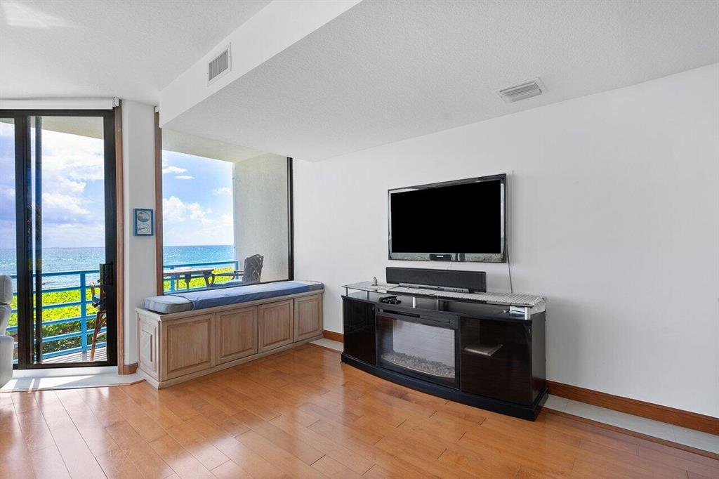 NYDAL Townhome - Residential