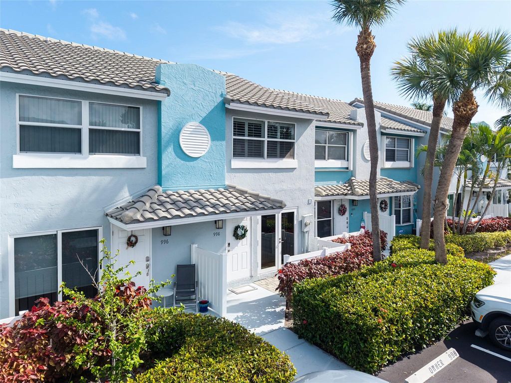 Photo of 998 E Jeffery St, Boca Raton, FL 33487 (MLS # F10542505)