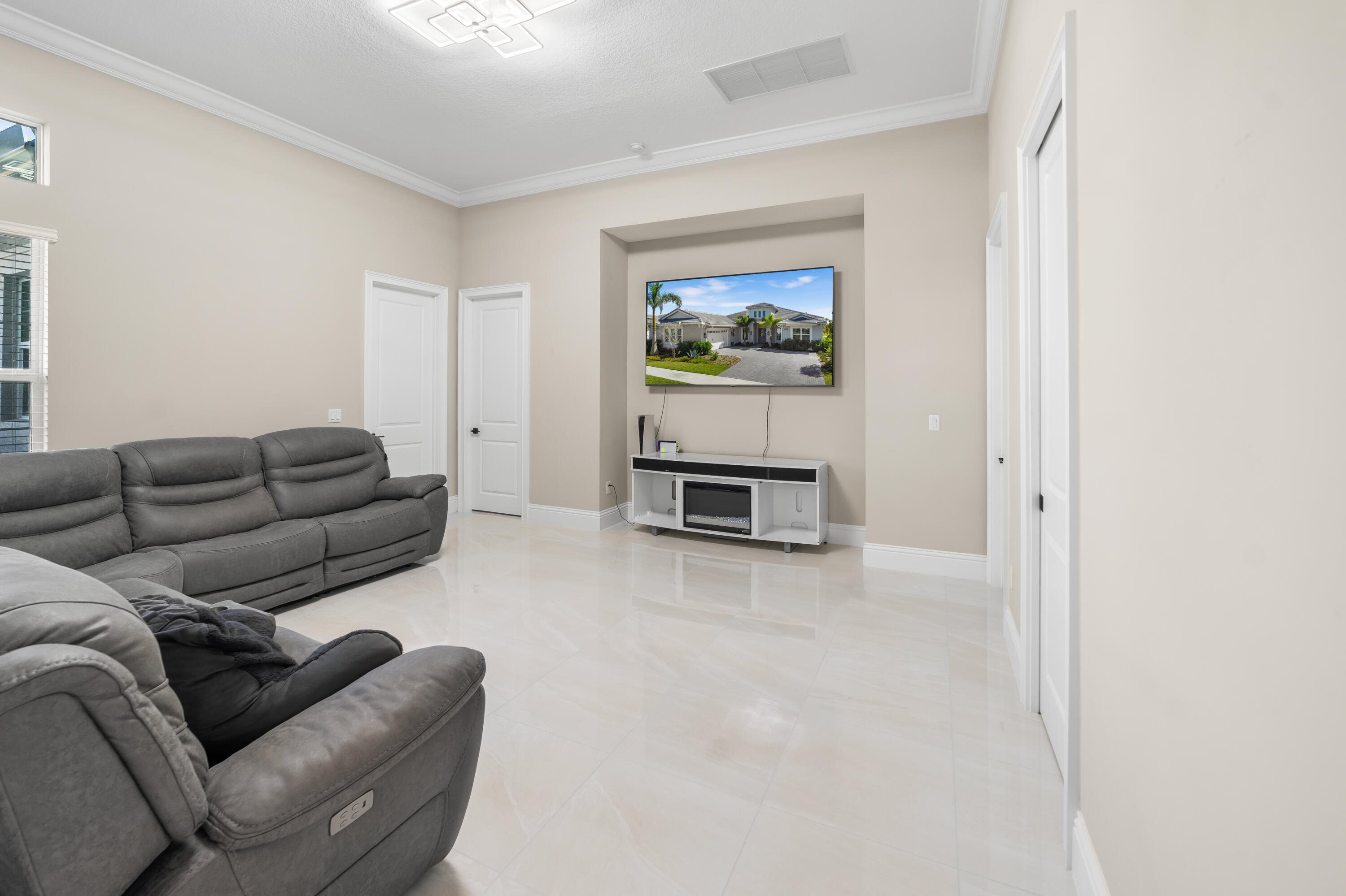 ESTATES OF WESTLAKE - Residential