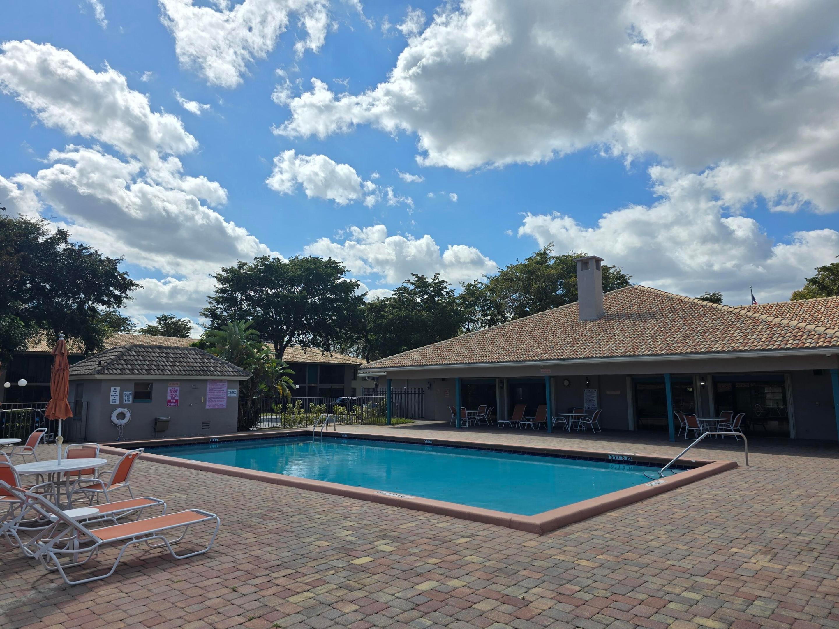 9960 Pineapple Tree Drive 208