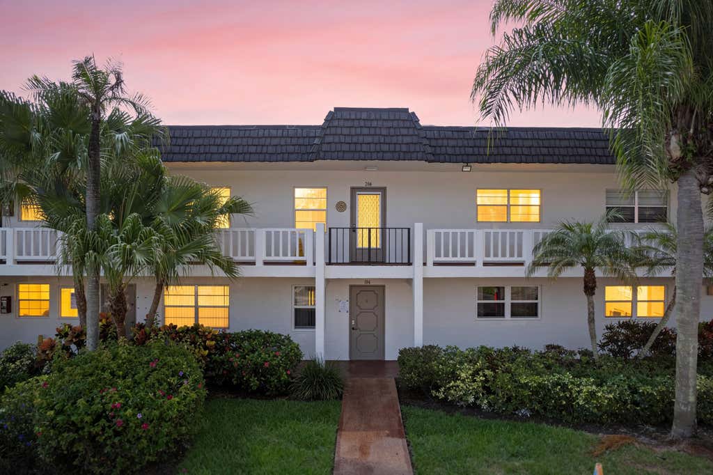 Photo of 6 ABBEY Lane #206, Delray Beach, FL 33446 (MLS # B26067004)
