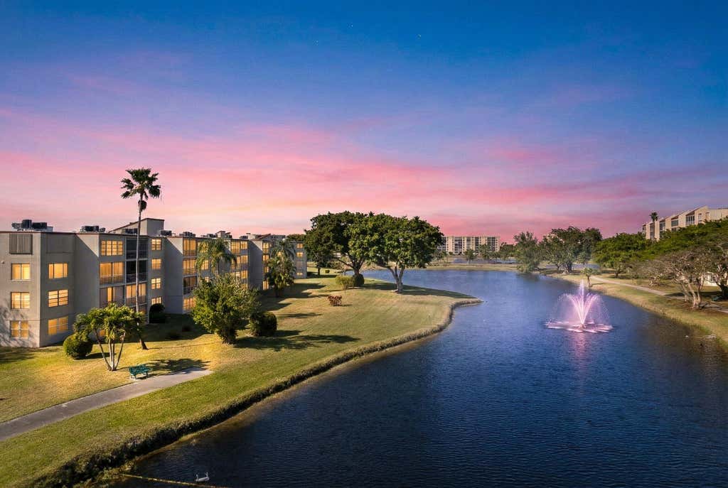 Photo of 6 ABBEY Lane #206, Delray Beach, FL 33446 (MLS # B26067004)
