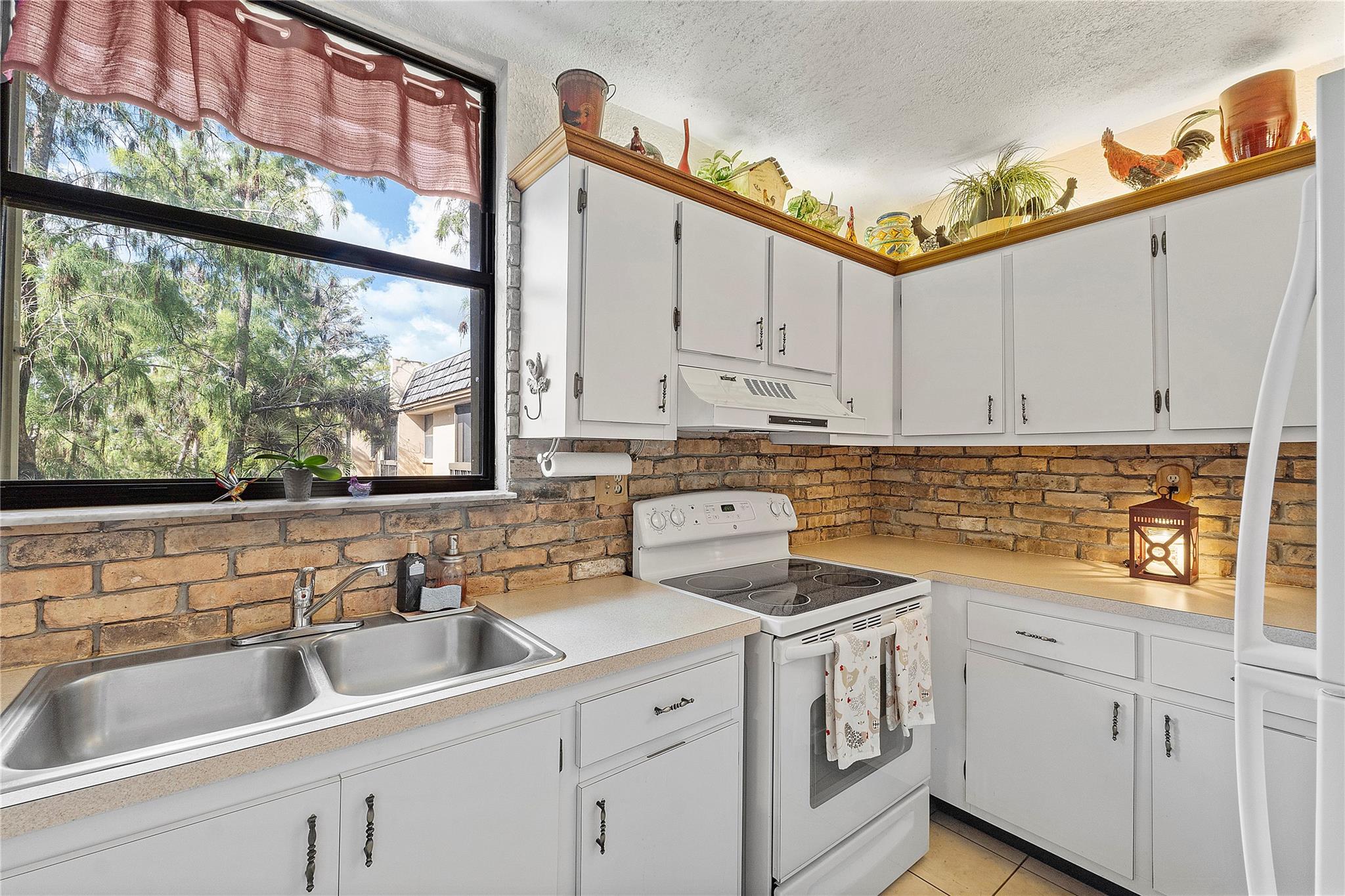 Motivated seller and a new low price for a 3 bedroom condo in Coral Springs!! *All ages* Special opportunity to own this large 3-bedroom corner unit condo with over 1300 sqft. Rarely available in this sought after community of Coral Springs, Greenglades. This condo feature a split floor plan with the primary bedroom having a large walk-in closet. Two spacious quest rooms perfect for family and friends. Private Laundry room with washer, dryer and storage area. New A/C, New tankless water heater, accordion shutters, Elevator. Screened in Patio with relaxing view. Prime location with convenient access to everything you need. A brand-new roof is being installed to enhance durability and protection. Comfortable condo living. Location, Location, Location.
