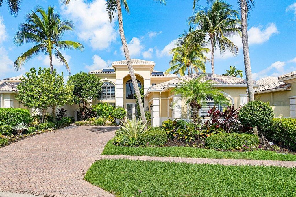 Photo of 13 Island Drive, Boynton Beach, FL 33436 (MLS # R10992325)