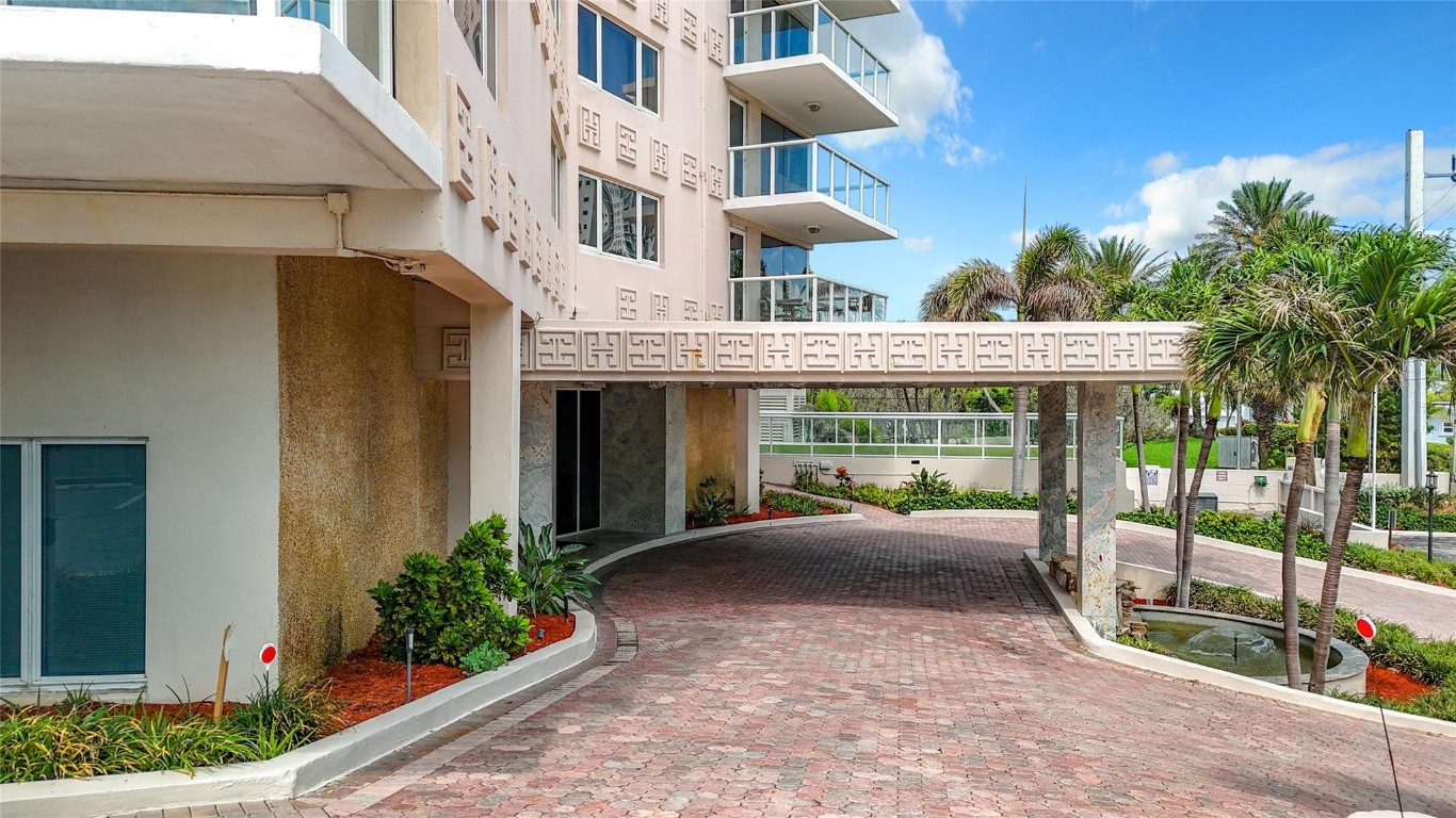 3000 Holiday Drive 904