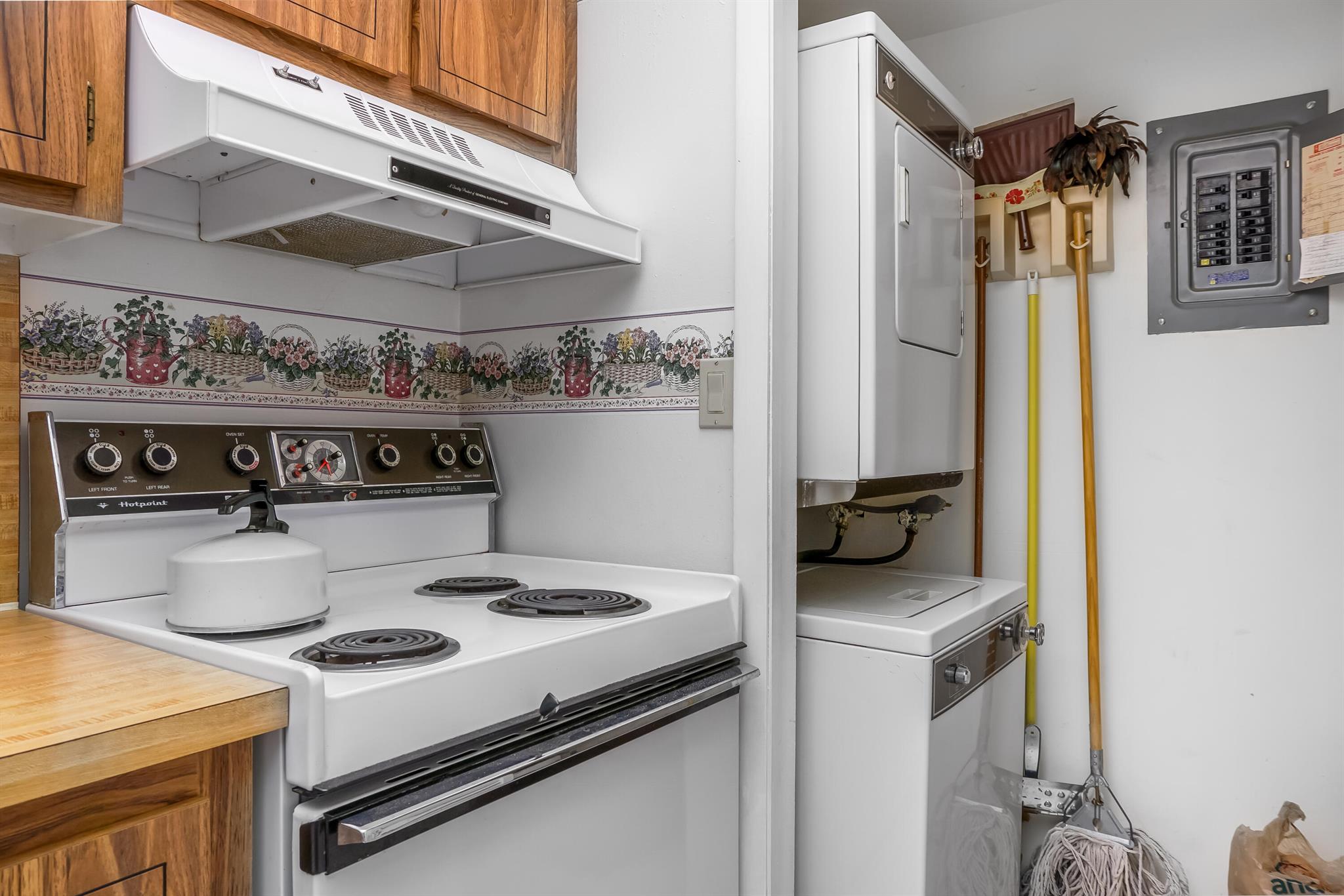 RACQUET CLUB APTS - Residential