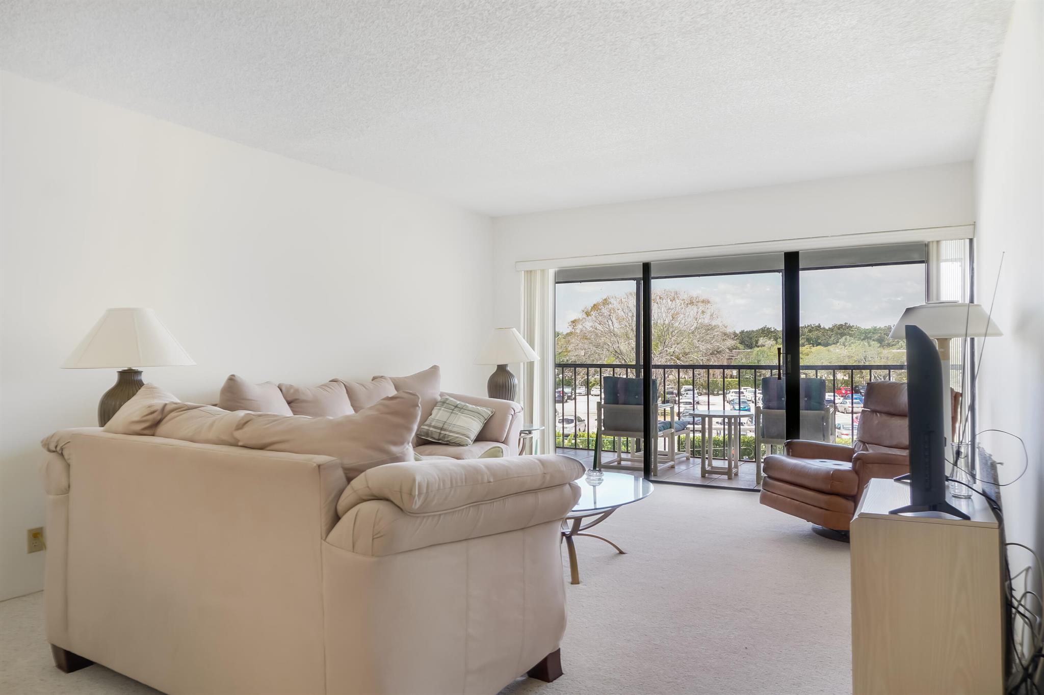 RACQUET CLUB APTS - Residential