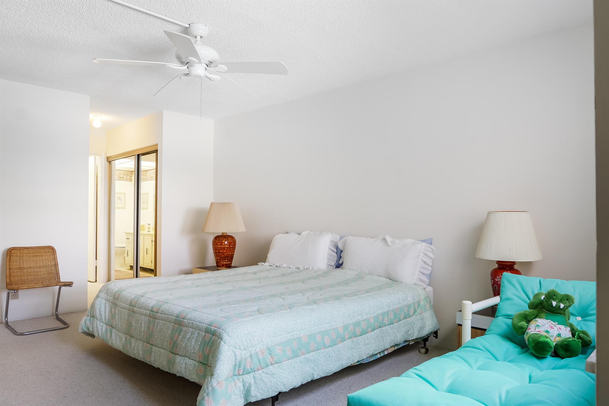 RACQUET CLUB APTS - Residential