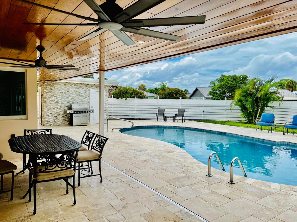 Photo of 4695 Juniper Lane, Palm Beach Gardens, FL 33418 (MLS # R11022297)