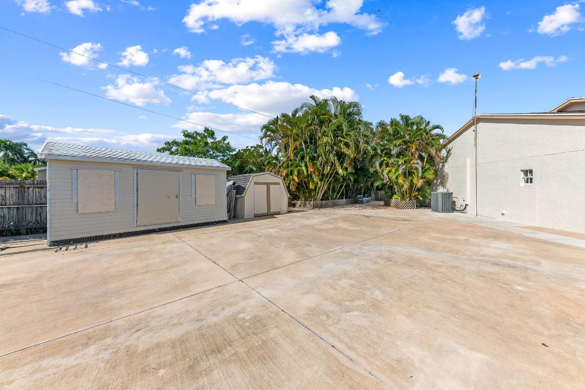 PALM BEACH FARMS CO 3 - Residential