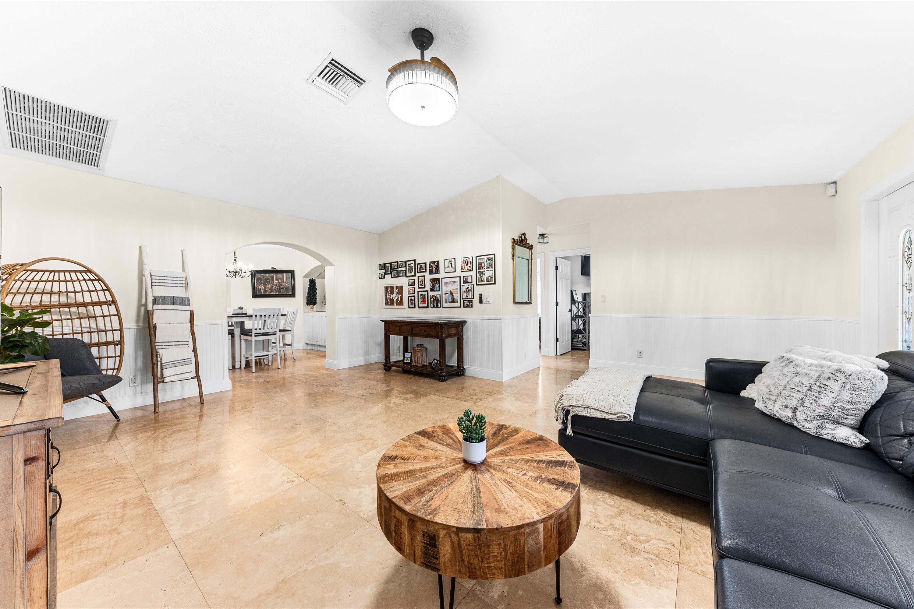 PALM BEACH FARMS CO 3 - Residential