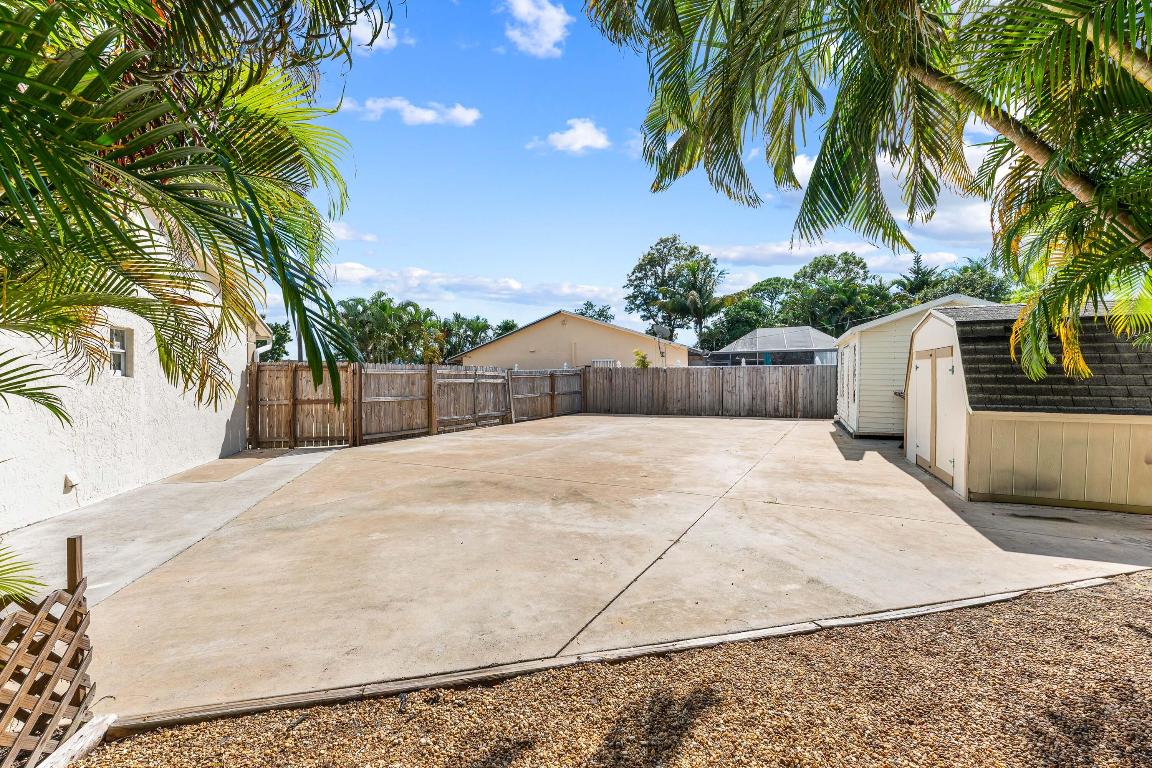 PALM BEACH FARMS CO 3 - Residential