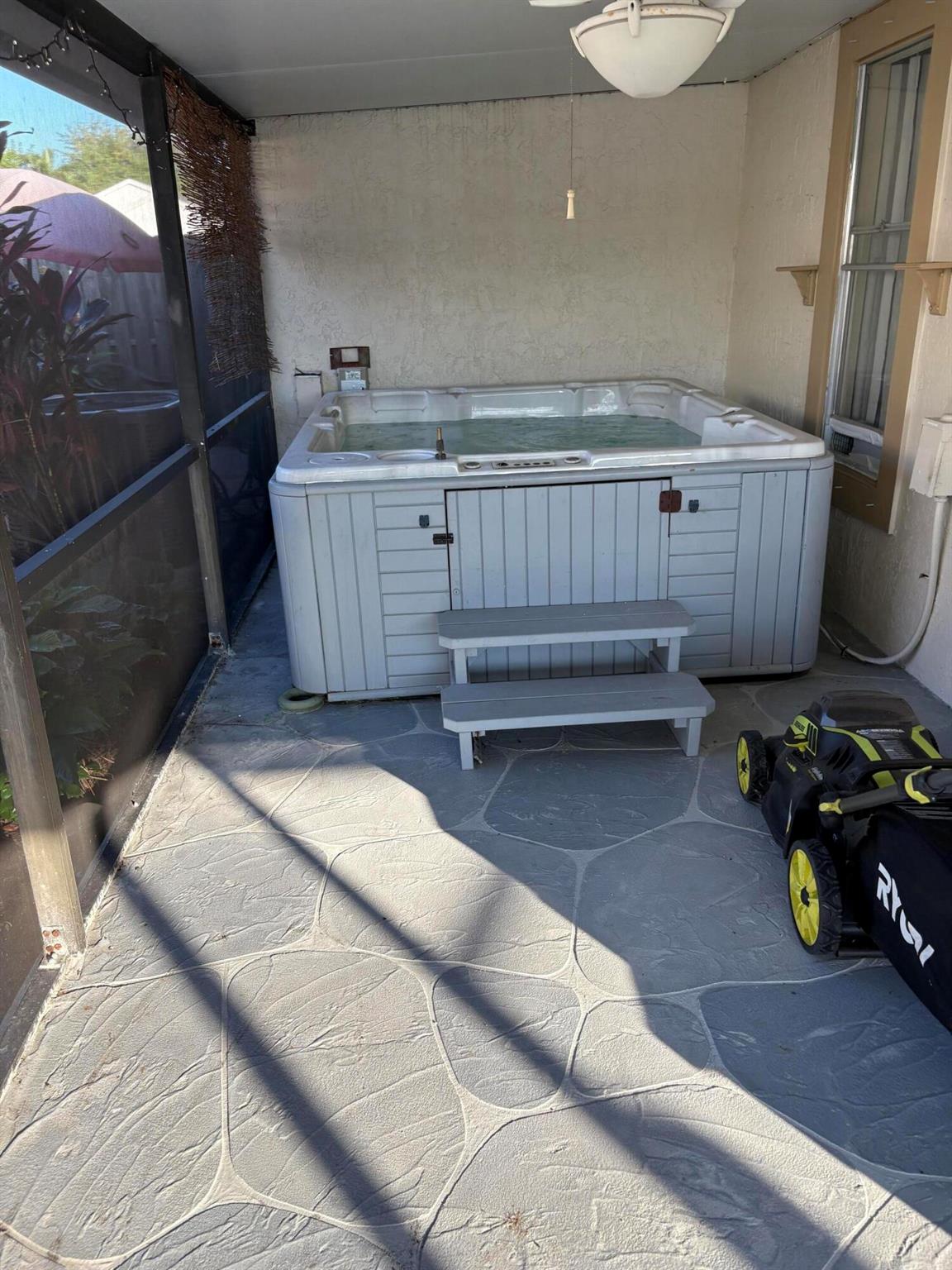 FAMILY HOMES - Residential