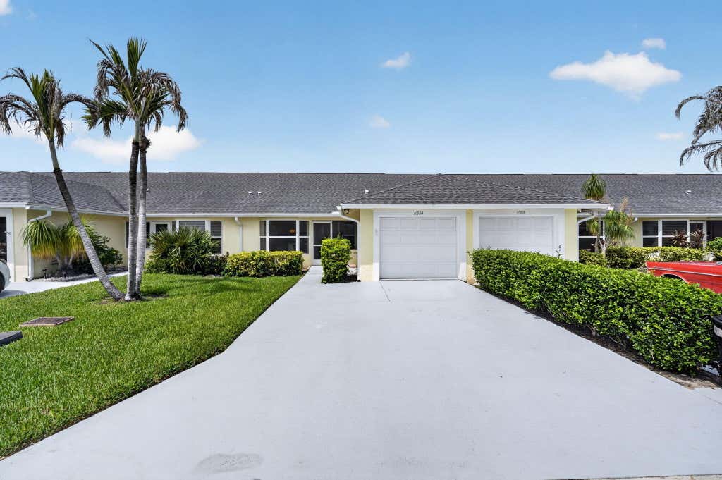 Photo of 10924 SE STONEHILL Lane, Hobe Sound, FL 33455 (MLS # B26060474)