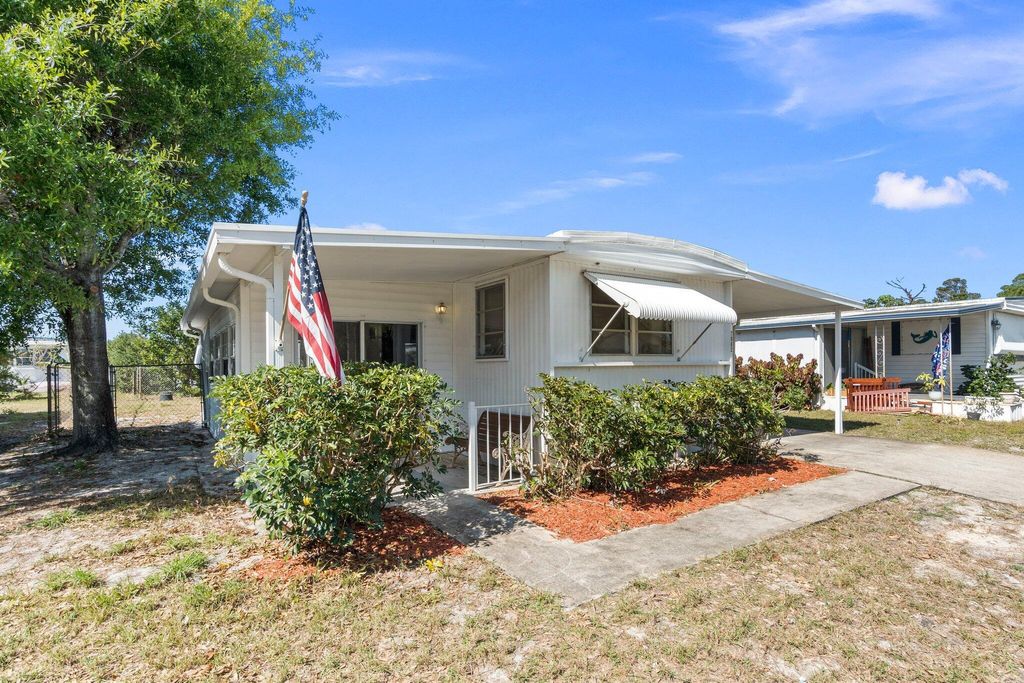 Photo of 7962 SE Skylark Avenue, Hobe Sound, FL 33455 (MLS # R10967168)