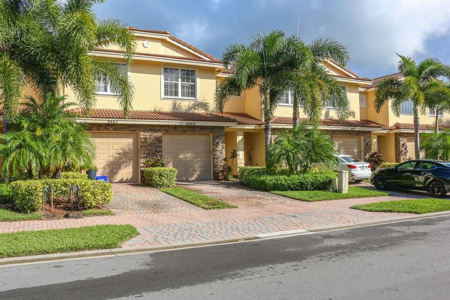 This is a beautifully located 2 story townhome in River Marina. The second story has two large master bedrooms  with private baths.  There is a nice loft which separates both master bedrooms allowing for a play area or office. The kitchen has oversized 42in cabinets with a built in pantry. Access to I-95 and A rated schools. Public Special financing offered on this property with zero lender fees.