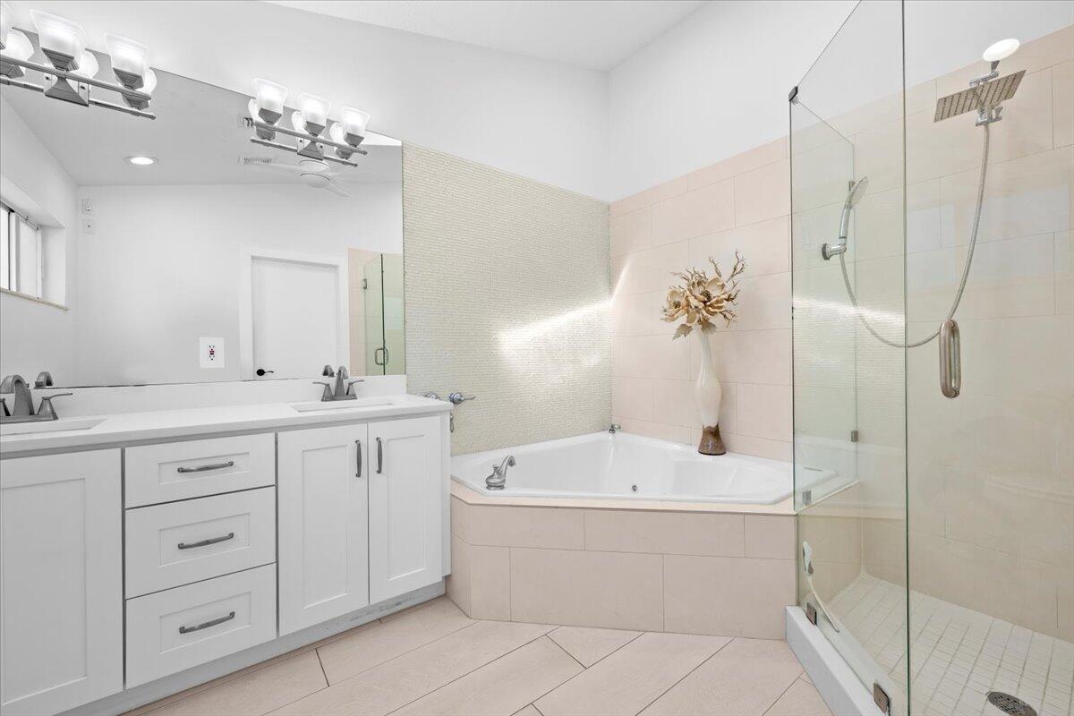 VILLAS OF MONTEREY AT IND - Residential Lease