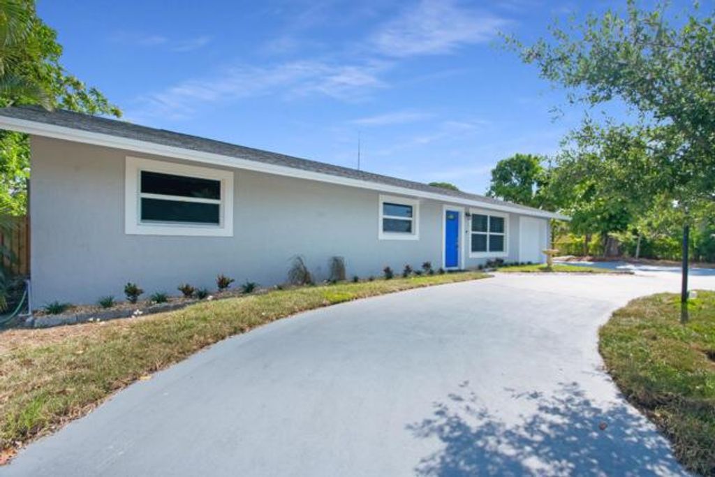 Photo of 1605 E Pl, West Palm Beach, FL 33407 (MLS # R11132794)