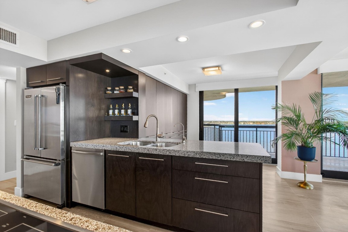 EASTPOINTE COND II UNIT 1 - Residential