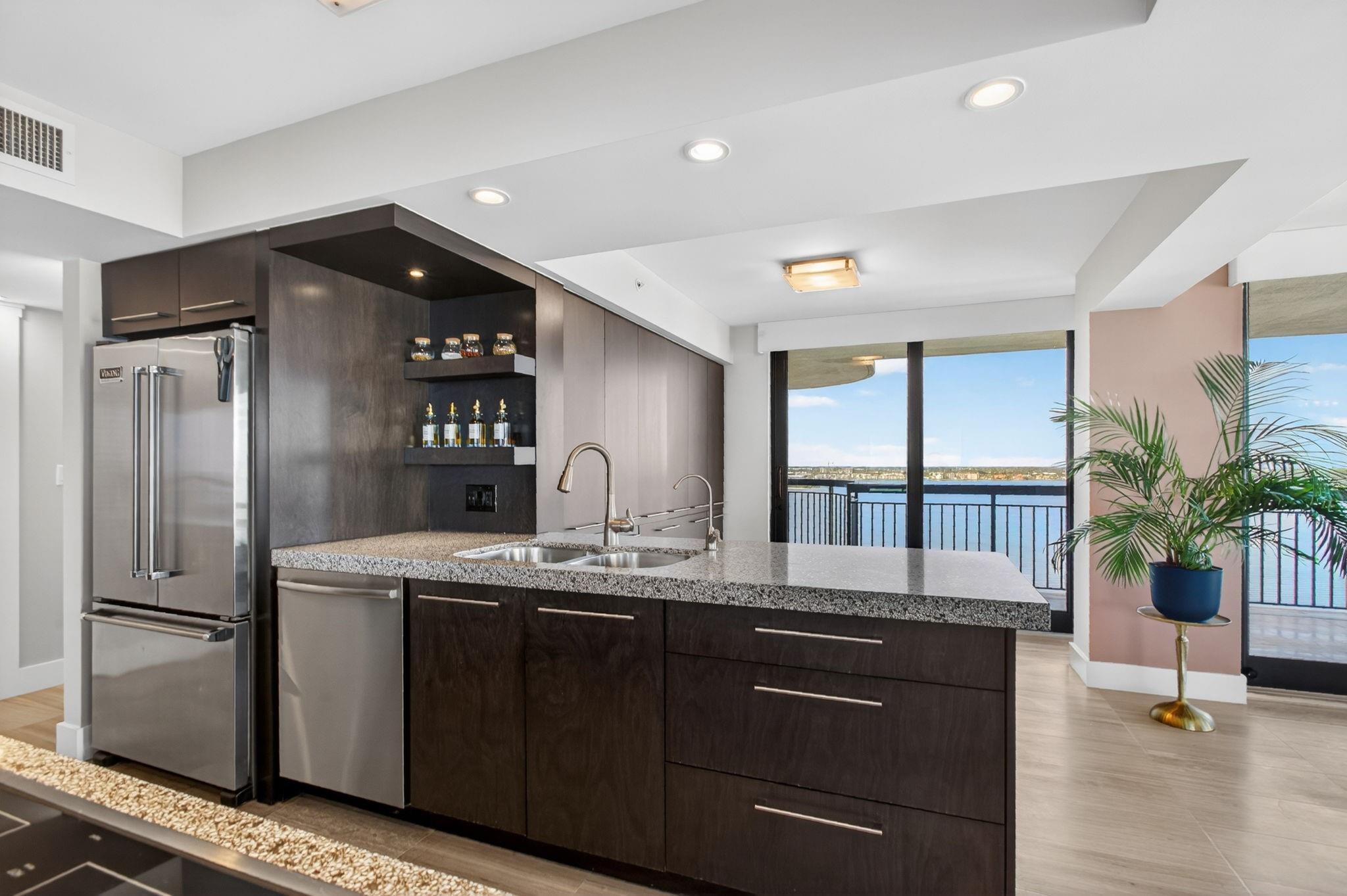 EASTPOINTE COND II UNIT 1 - Residential