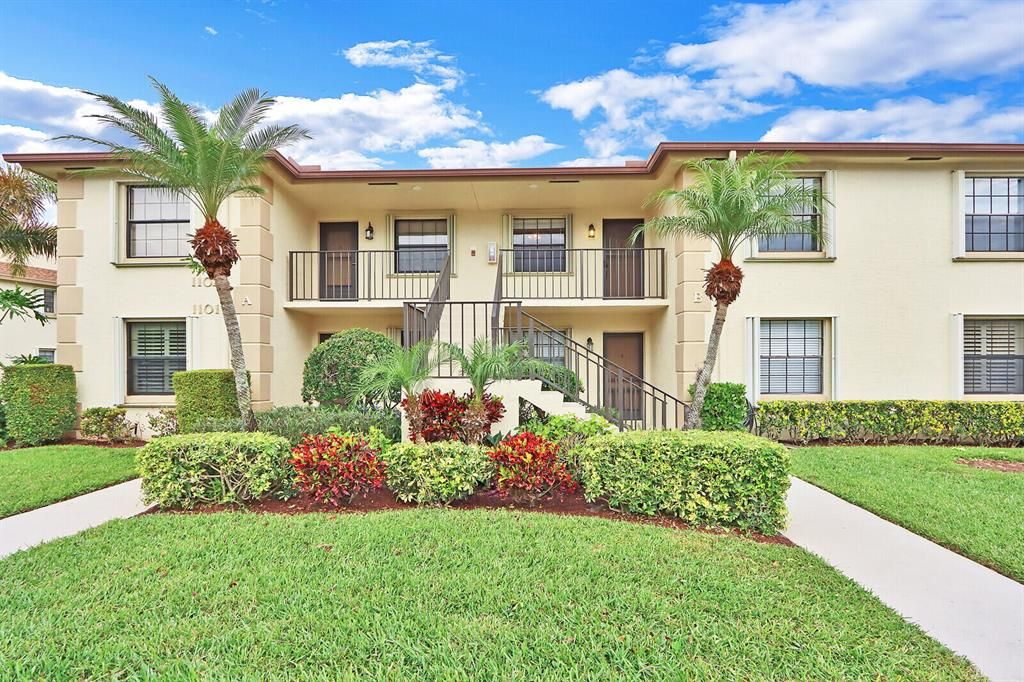 Photo of 1102 Pinecrest Circle Cir #B, Jupiter, FL 33458 (MLS # R10773221)