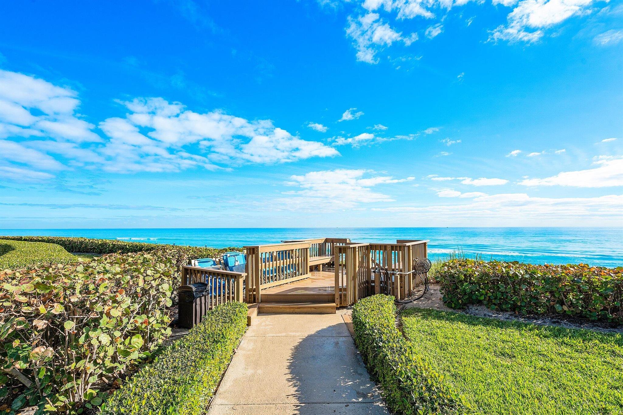 ATRIUMS OF PALM BEACH CON - Residential Lease