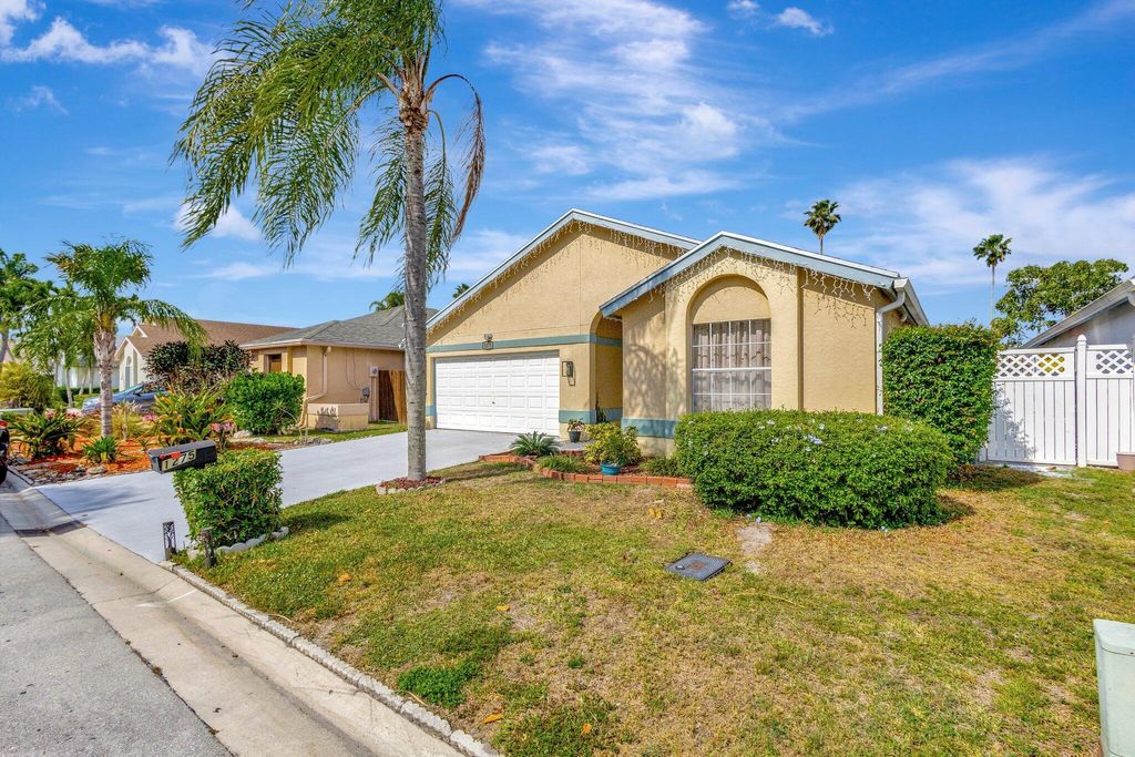 Photo of 1275 Waterway Cove Drive, Wellington, FL 33414 (MLS # R11083134)