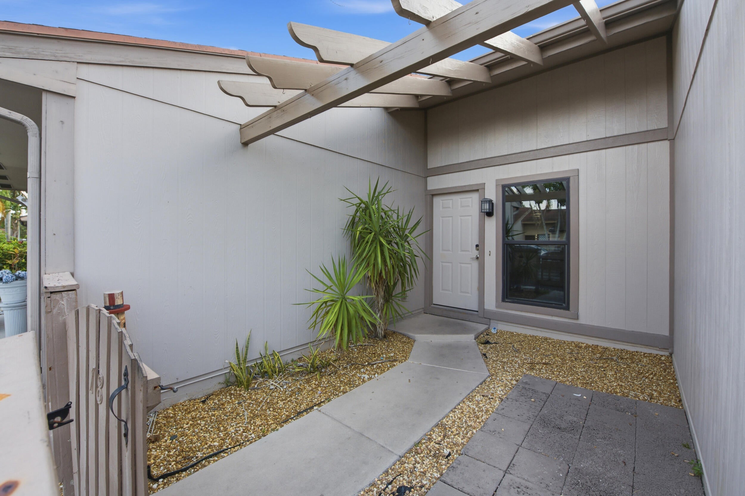 18 WINCHMORE Lane