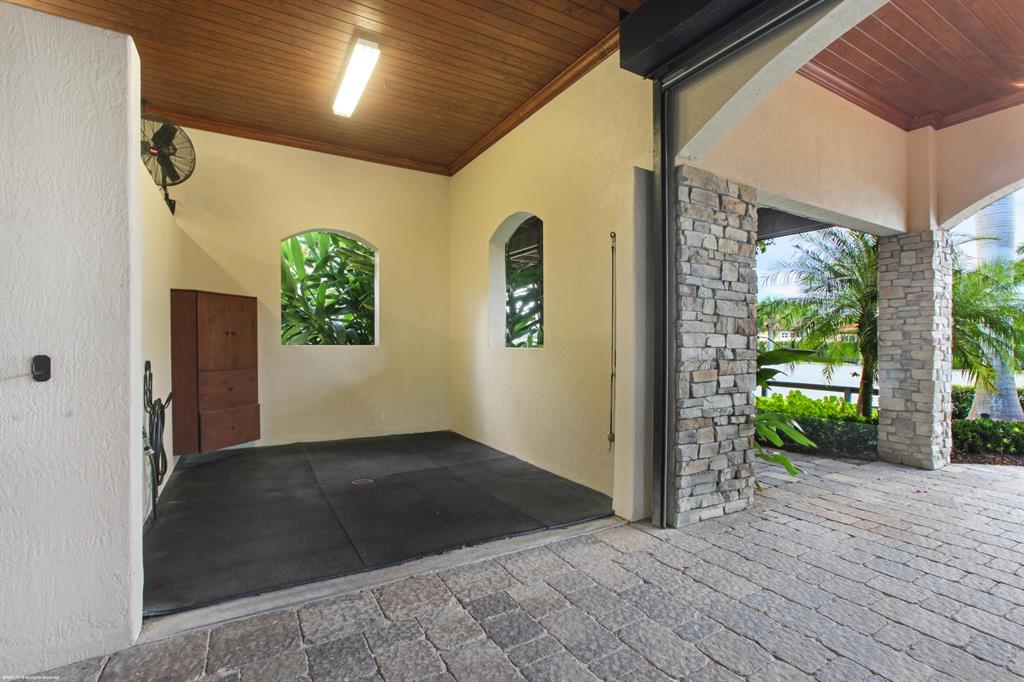 PALM BEACH POINT - Residential