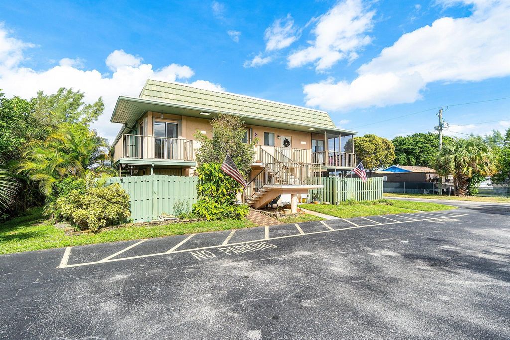 Photo of 1805 Fairview Villas Drive #3, Palm Springs, FL 33406 (MLS # R11145015)