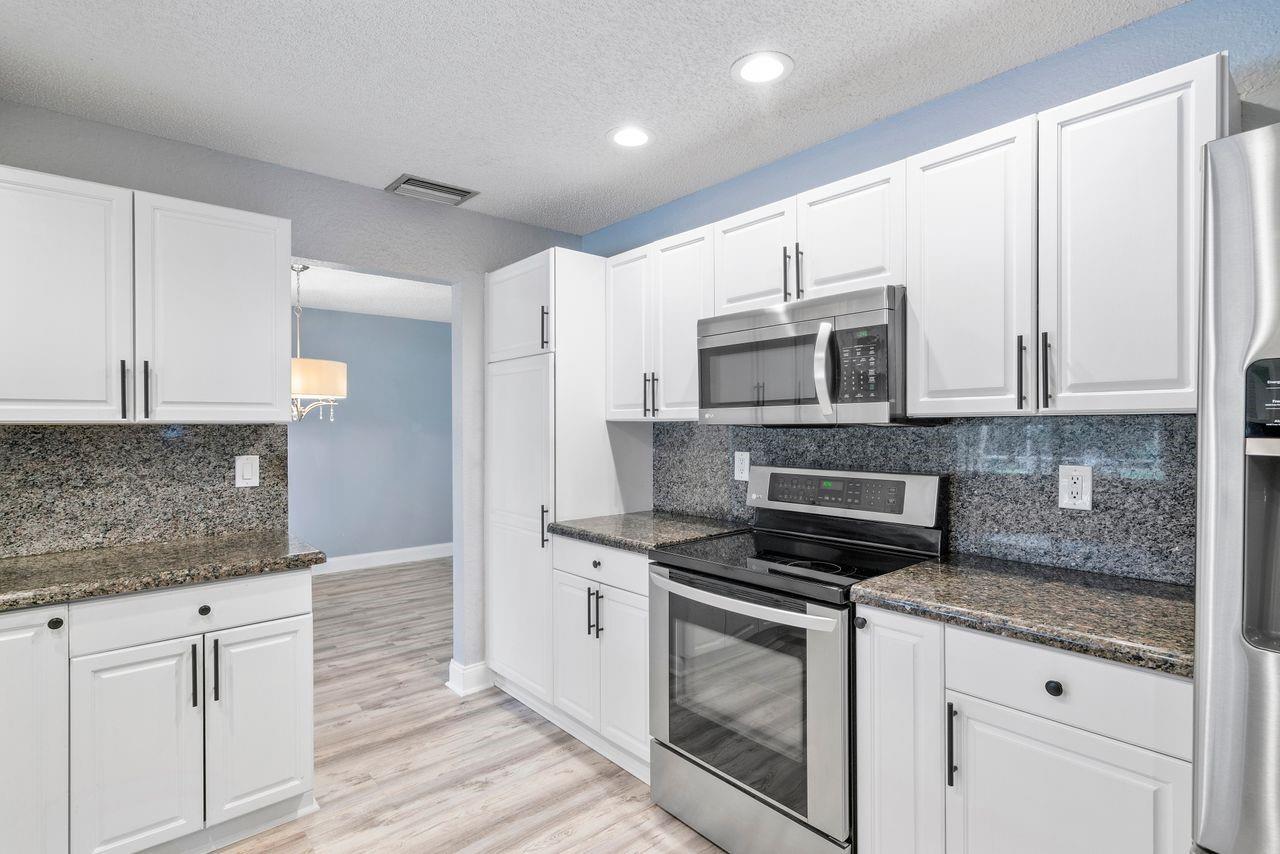 8477 NW 27th Dr, Coral Springs, FL, 33065/$684,500 3 8477 NW 27th Dr
