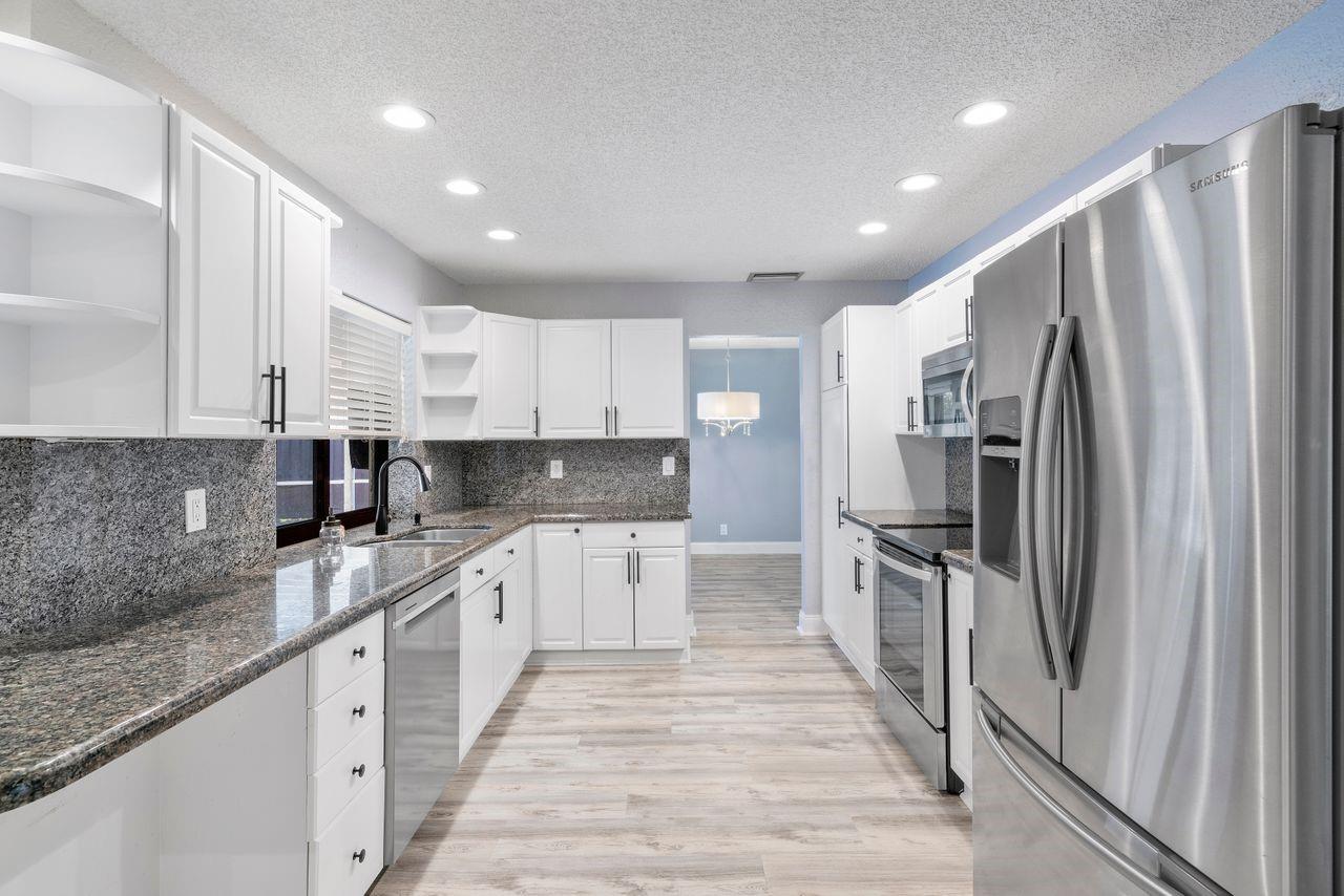 8477 NW 27th Dr, Coral Springs, FL, 33065/$684,500 1 8477 NW 27th Dr