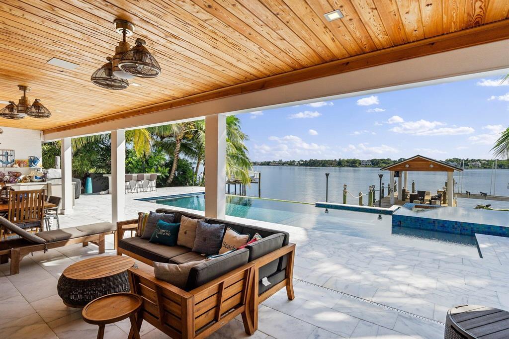 TEQUESTA COUNTRY CLUB - Residential